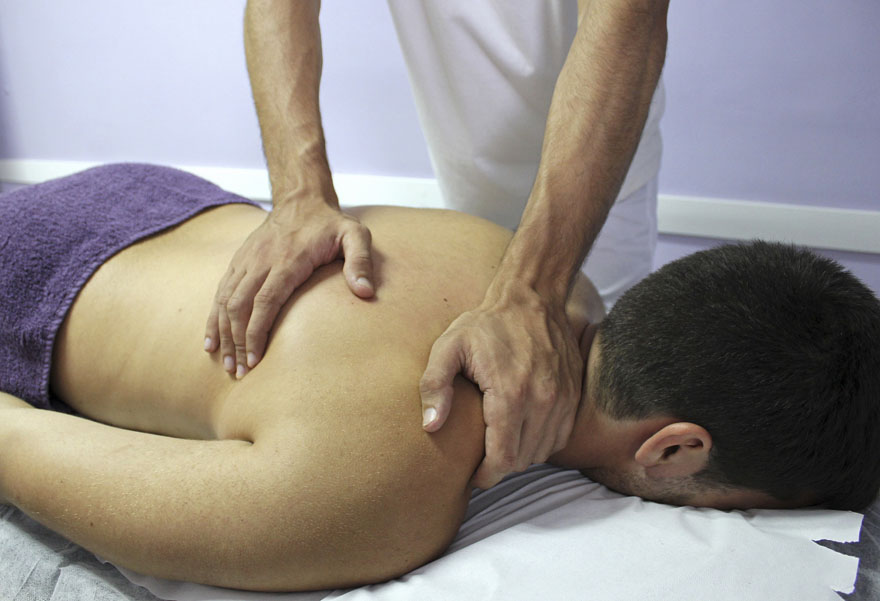 massage d'un homme adulte